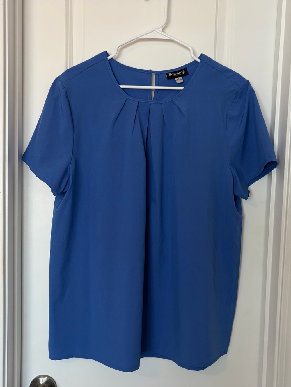 Edwards-Pleated Short-Sleeve Blouse
Size L